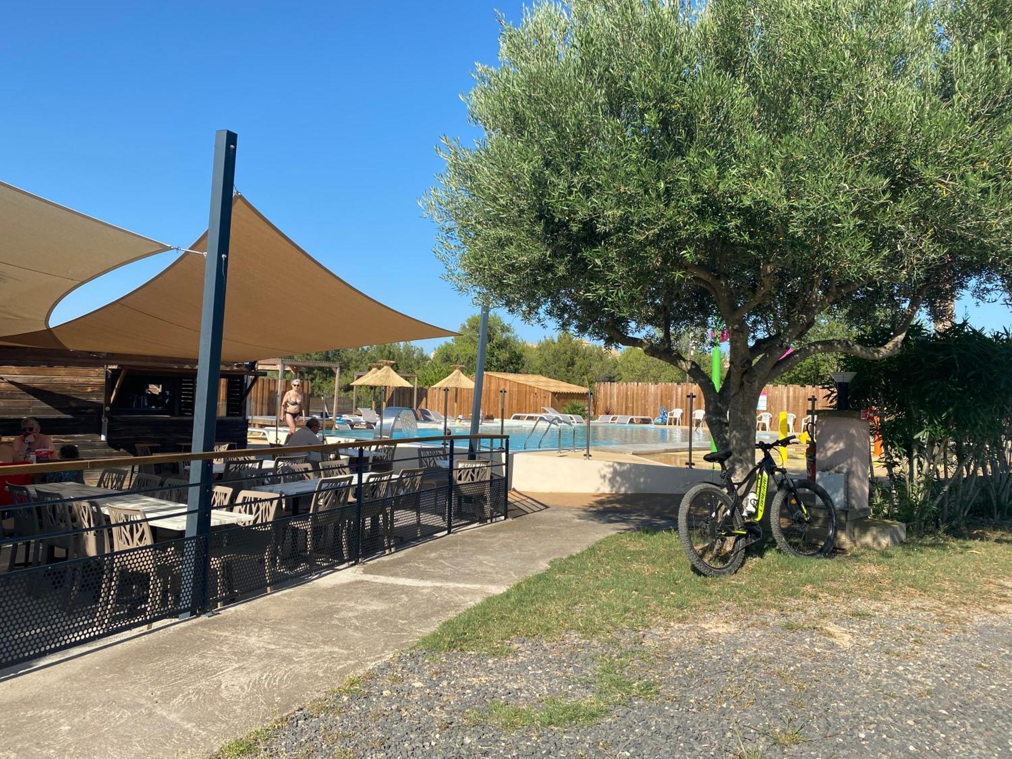 Camping Les Amandiers Castelnau-de-Guers Luaran gambar