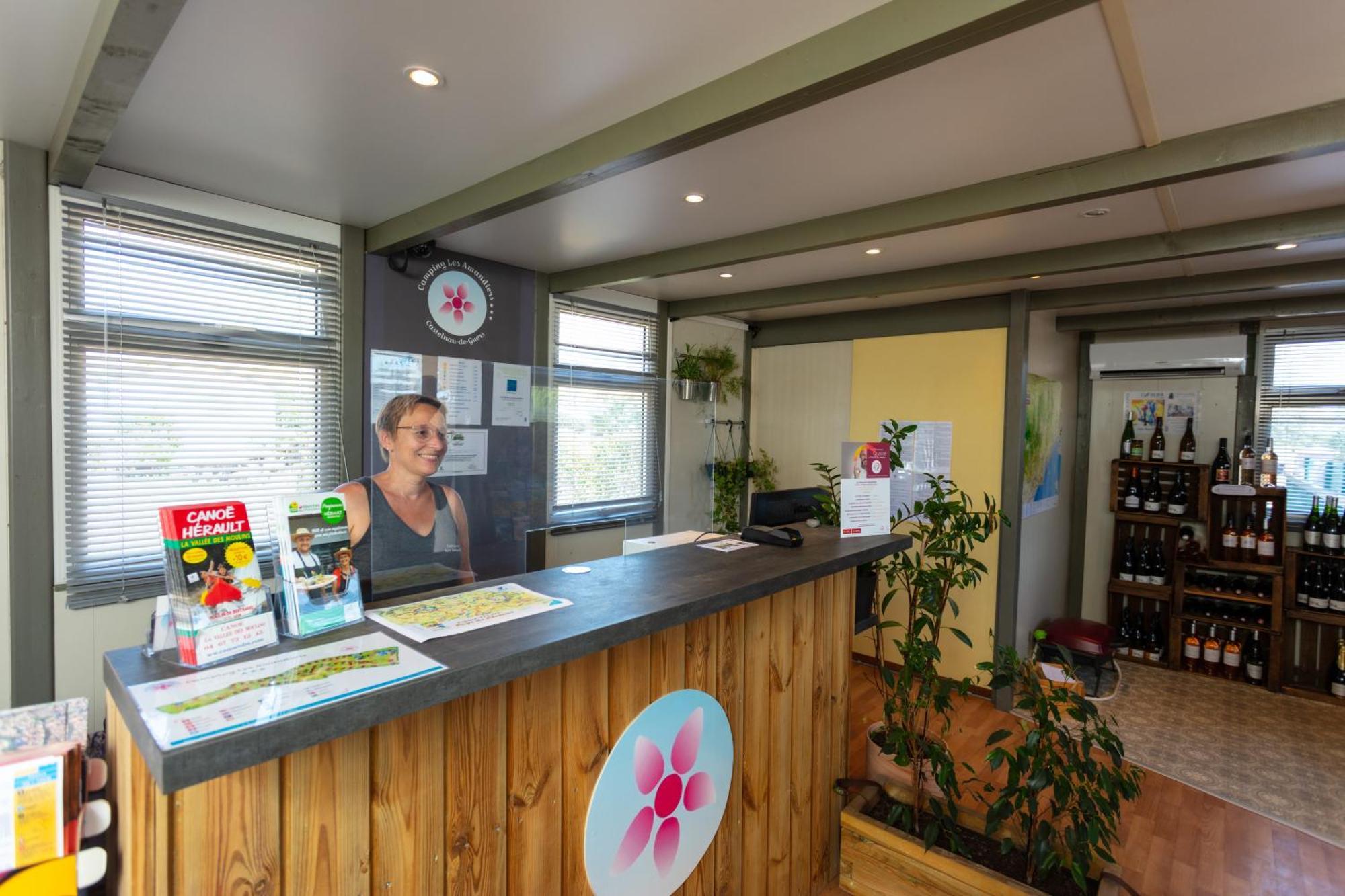 Camping Les Amandiers Castelnau-de-Guers Luaran gambar